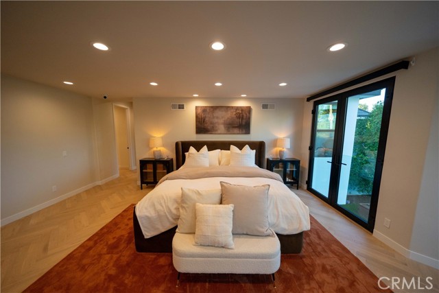 Detail Gallery Image 50 of 74 For 17437 Oak Creek Ct, Encino,  CA 91316 - 5 Beds | 5/1 Baths
