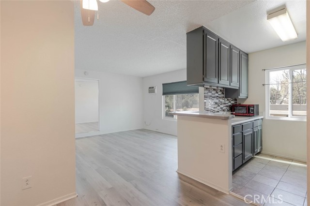 Detail Gallery Image 8 of 22 For 17900 Sherman Way #320,  Reseda,  CA 91335 - 1 Beds | 1 Baths