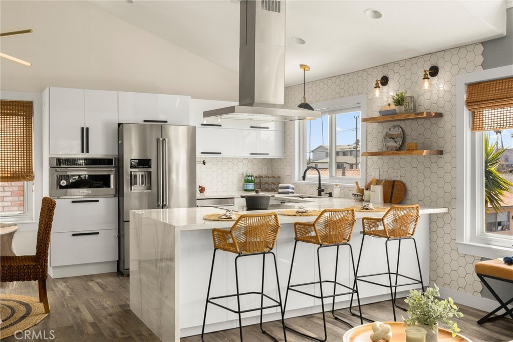 1041 Longbranch Avenue