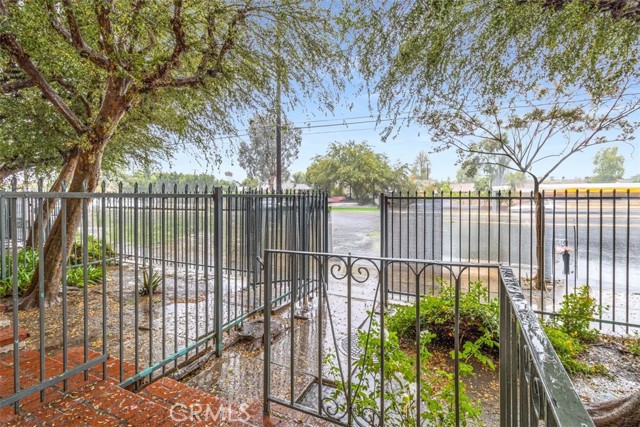 Detail Gallery Image 3 of 29 For 17041 17041 Roscoe Blvd. #4, Northridge,  CA 91325 - 2 Beds | 2 Baths