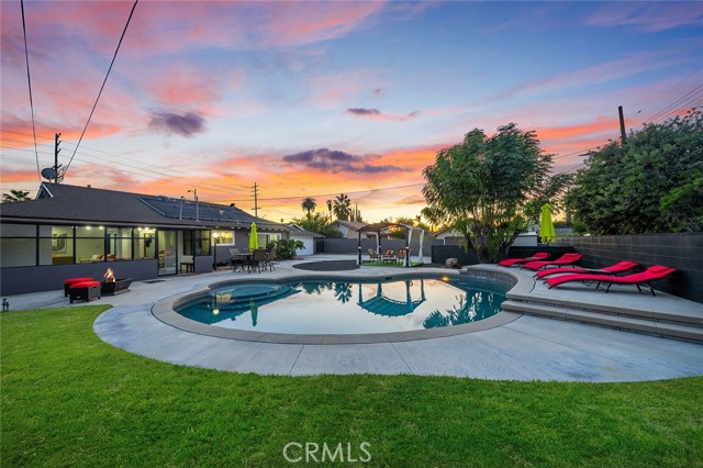 Detail Gallery Image 2 of 15 For 22349 Vanowen St, Canoga Park,  CA 91303 - 3 Beds | 2 Baths
