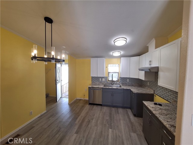 350 E San Jacinto Avenue, Perris CA: https://media.crmls.org/medias/1714151f-3b9d-4af0-8c02-9d15b5d9eb3c.jpg