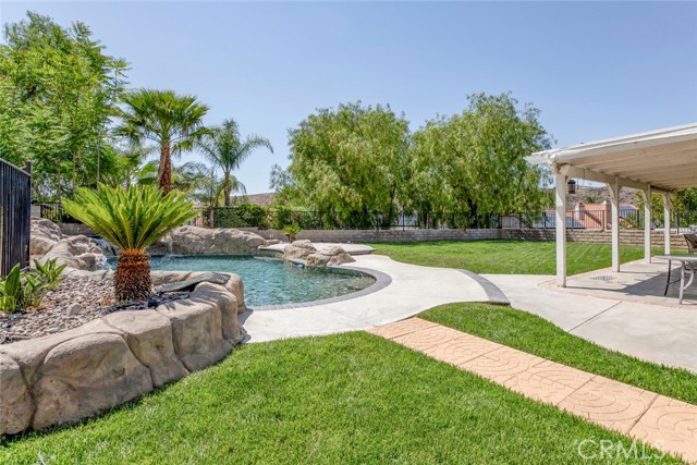 20128 Cavern Court, Saugus CA: https://media.crmls.org/medias/1714c243-120e-4863-9e9f-81e0d6c7c44c.jpg
