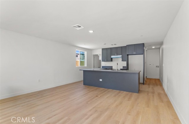 Detail Gallery Image 2 of 45 For 703 W 80th St, Los Angeles,  CA 90044 - 4 Beds | 4 Baths