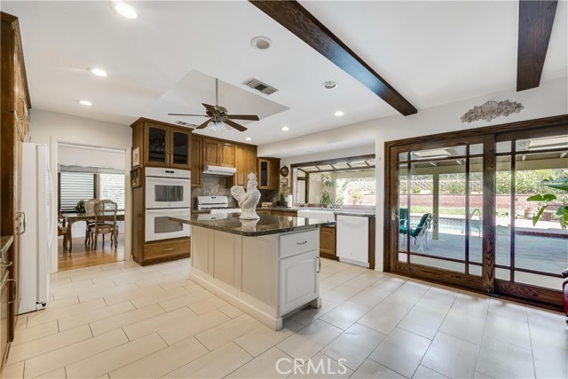 Detail Gallery Image 9 of 37 For 19933 Hiawatha St, Chatsworth,  CA 91311 - 5 Beds | 2/1 Baths