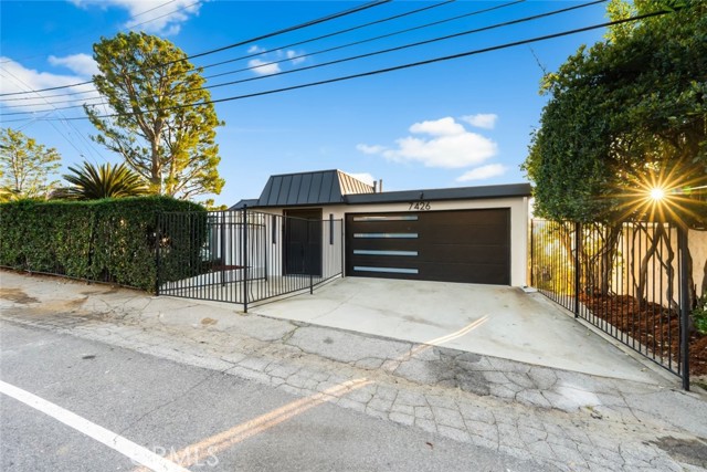 Detail Gallery Image 70 of 75 For 7426 Mulholland Dr, Los Angeles,  CA 90046 - 2 Beds | 2 Baths