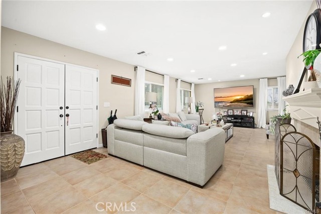 Detail Gallery Image 3 of 16 For 2020 Canada Bld, Glendale,  CA 91208 - 4 Beds | 3 Baths