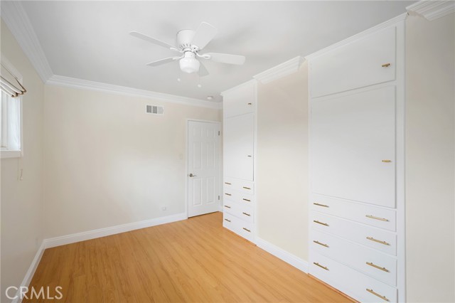 Detail Gallery Image 25 of 32 For 3805 Los Olivos Ln, Glendale,  CA 91214 - 5 Beds | 2 Baths