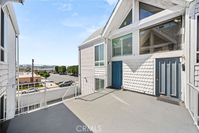 1121 E Wilson