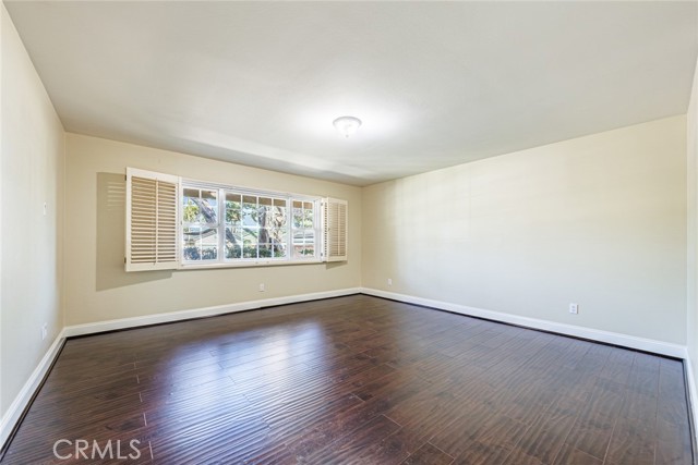 9549 Forbes Ave, Northridge CA: https://media.crmls.org/medias/171899ee-bc11-4c5f-a29e-4518c216eee9.jpg