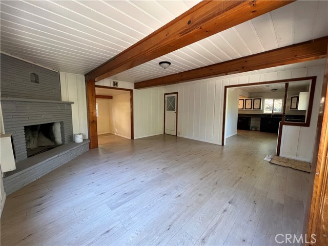 Detail Gallery Image 4 of 22 For 782 N Village, Crestline,  CA 92325 - 3 Beds | 1/1 Baths