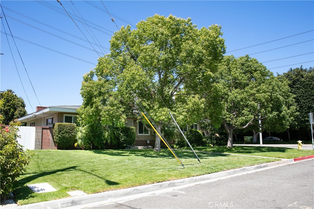 1203 W Laster Avenue