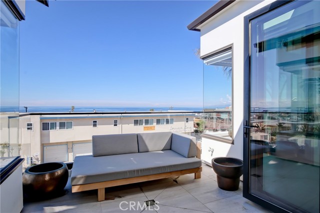 1712 Manhattan Avenue, Hermosa Beach, California 90254, 3 Bedrooms Bedrooms, ,4 BathroomsBathrooms,Residential Lease,For Rent,1712 Manhattan Avenue,CRSB24005805