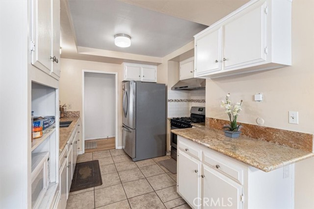 Detail Gallery Image 14 of 46 For 913 S Laurel St, Santa Ana,  CA 92704 - 4 Beds | 2 Baths