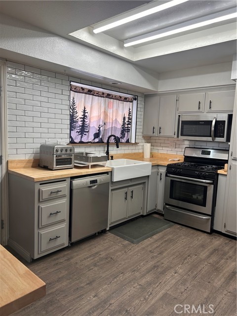 Detail Gallery Image 8 of 14 For 889 Cardona Pl, Hemet,  CA 92543 - 2 Beds | 2 Baths