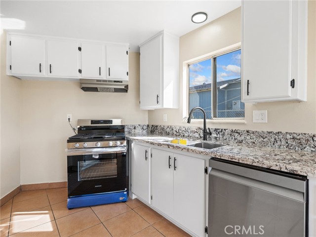 Detail Gallery Image 9 of 35 For 16615 Batson Pl, Victorville,  CA 92395 - 4 Beds | 2 Baths