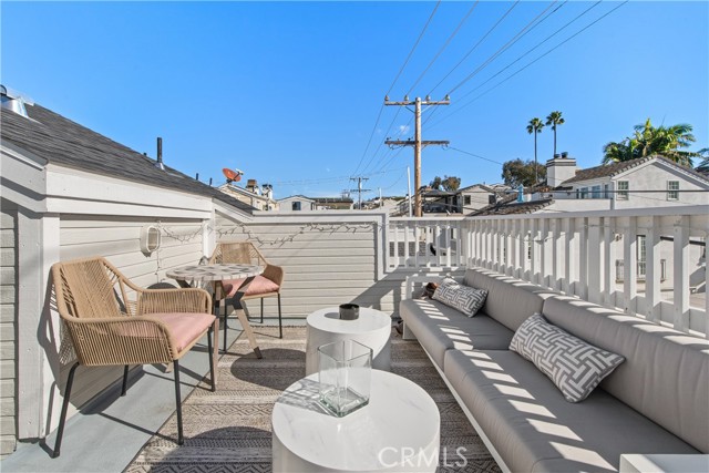 Detail Gallery Image 30 of 32 For 608 Poinsettia Ave #B,  Corona Del Mar,  CA 92625 - 2 Beds | 2/1 Baths