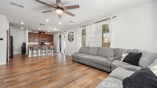 Detail Gallery Image 5 of 43 For 3648 Fawn Lily Ln, San Bernardino,  CA 92407 - 6 Beds | 4 Baths