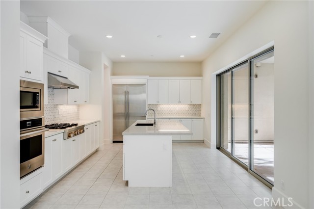 Detail Gallery Image 4 of 40 For 214 Parkwood, Irvine,  CA 92620 - 5 Beds | 5/1 Baths