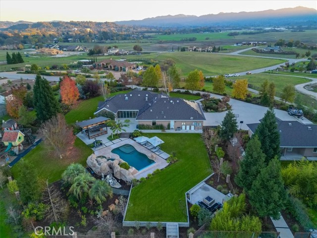 Detail Gallery Image 2 of 68 For 9235 N Forty, Atascadero,  CA 93422 - 5 Beds | 3/1 Baths