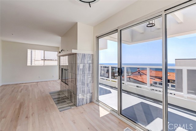 3304 Manhattan Avenue, Manhattan Beach, California 90266, 2 Bedrooms Bedrooms, ,2 BathroomsBathrooms,Residential,Sold,Manhattan,SB23169672