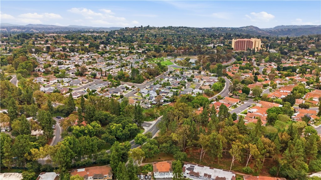 https://media.crmls.org/medias/171dd996-13f3-42c2-8e98-92f88cac17b2.jpg?preset=X-Large