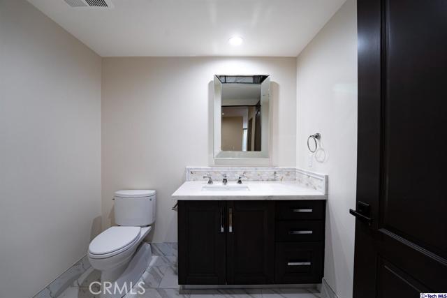Detail Gallery Image 15 of 36 For 10523 Ashton Ave #202,  Los Angeles,  CA 90024 - 2 Beds | 2/1 Baths