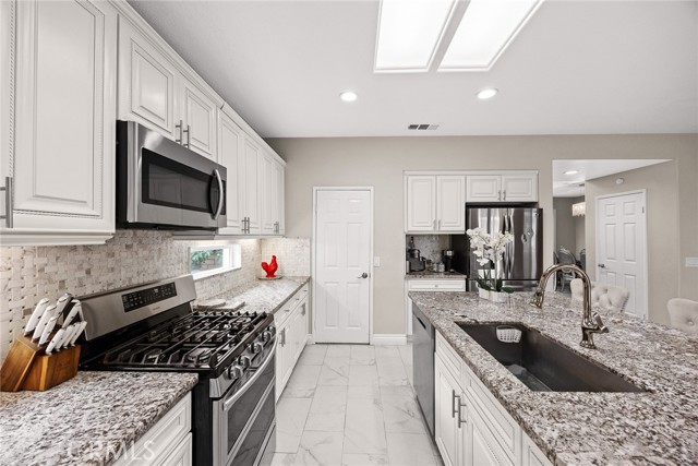 Detail Gallery Image 15 of 45 For 125 E Saint Andrews, Ontario,  CA 91761 - 5 Beds | 3 Baths