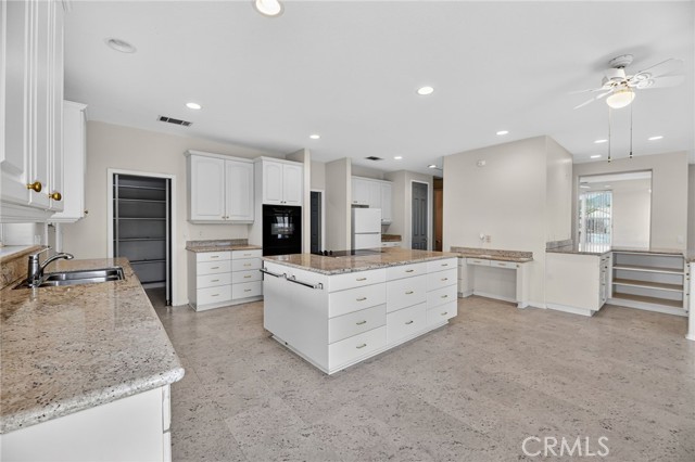 Detail Gallery Image 15 of 65 For 29886 Bahia Dr, Canyon Lake,  CA 92587 - 3 Beds | 2 Baths