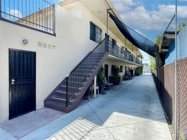 4346 Union Pacific Avenue, Los Angeles CA: https://media.crmls.org/medias/1720aeb4-745f-4dc3-8f79-c7a82d0ae166.jpg