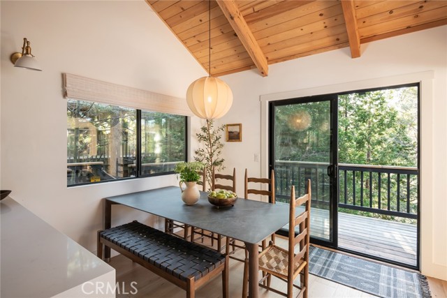 Detail Gallery Image 6 of 31 For 109 N Grass Valley Rd, Lake Arrowhead,  CA 92352 - 3 Beds | 2 Baths