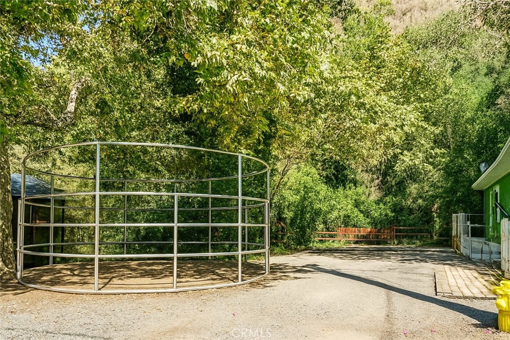 https://media.crmls.org/medias/17215eed-205b-478f-b022-49b978ea40e6.jpg?preset=X-Large