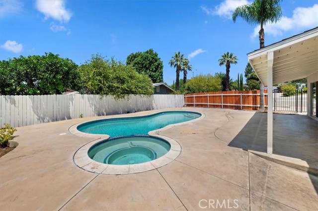 Detail Gallery Image 39 of 41 For 2111 Elsinore Rd, Riverside,  CA 92506 - 3 Beds | 2/1 Baths