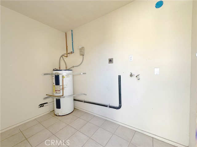 Detail Gallery Image 5 of 13 For 1115 Front St, Needles,  CA 92363 - 5 Beds | 2 Baths