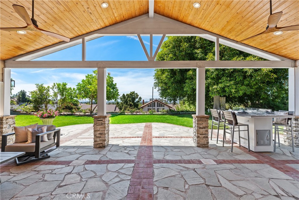 2120 E White Lantern Lane