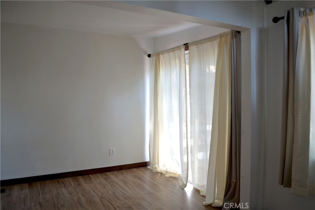https://media.crmls.org/medias/1722f145-8dfb-43a2-993c-0d2d2f73b022.jpg?preset=X-Large