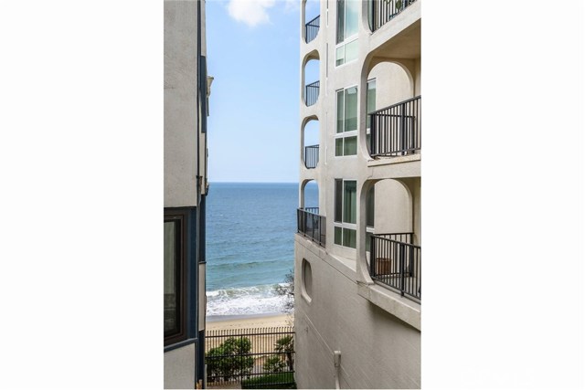 575 Esplanade, Redondo Beach, California 90277, 2 Bedrooms Bedrooms, ,1 BathroomBathrooms,Residential,Sold,Esplanade,SB17215162