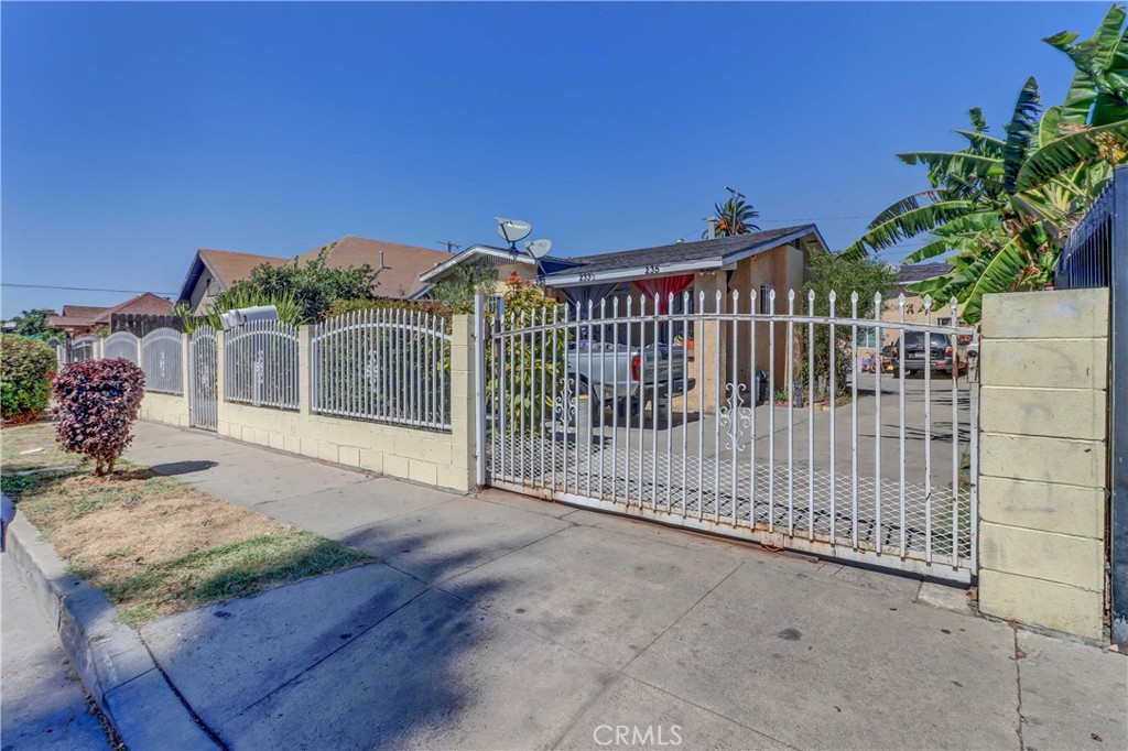 233 W 88th Place, Los Angeles, CA 90003