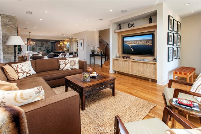 Detail Gallery Image 5 of 35 For 303 Poinsettia Ave, Corona Del Mar,  CA 92625 - 4 Beds | 3/1 Baths