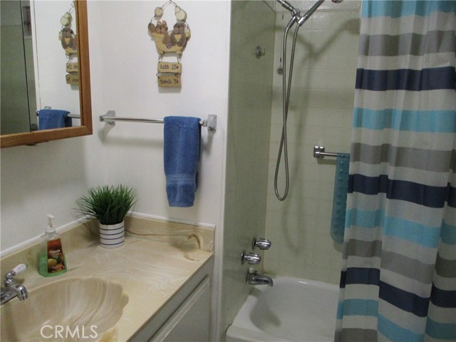 Detail Gallery Image 5 of 13 For 320 Santa Clara Cir, Hemet,  CA 92543 - 2 Beds | 2 Baths