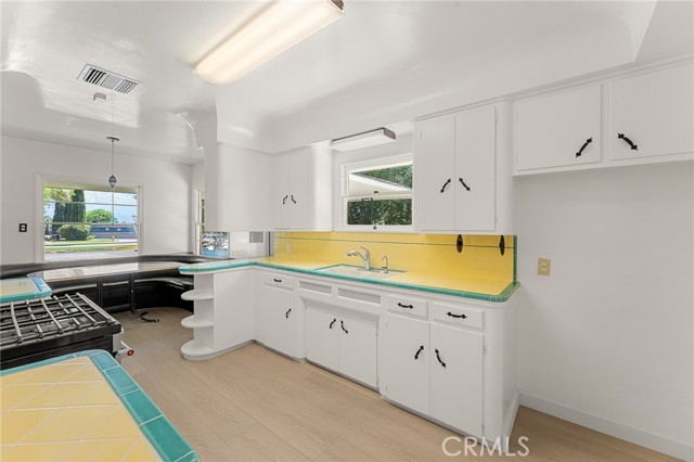 Detail Gallery Image 19 of 43 For 3002 Muscupiabe Dr, San Bernardino,  CA 92405 - 3 Beds | 1/1 Baths