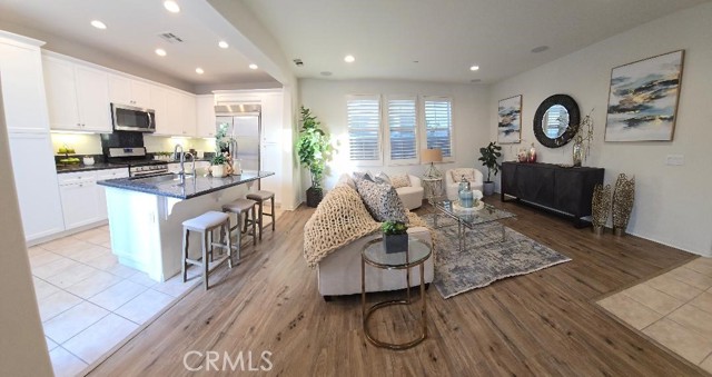 14332 Hibiscus Court, Westminster CA: https://media.crmls.org/medias/1723cf7b-01de-4d64-bb79-d503935505d9.jpg