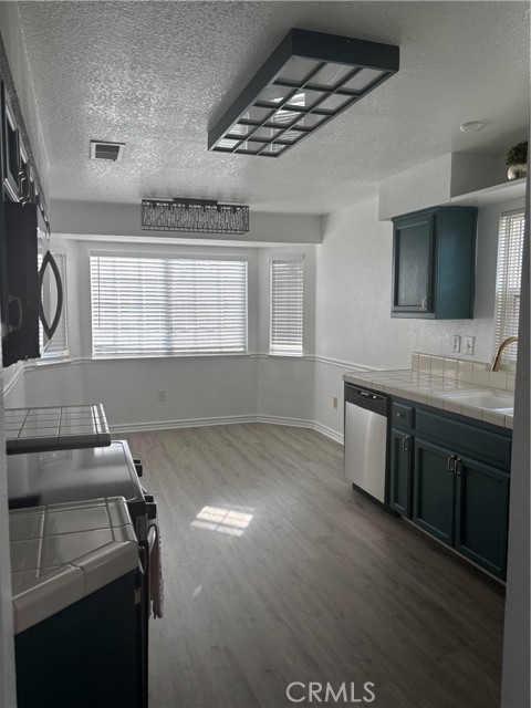 Detail Gallery Image 13 of 17 For 7704 River Mist Ave, Bakersfield,  CA 93313 - 3 Beds | 2 Baths