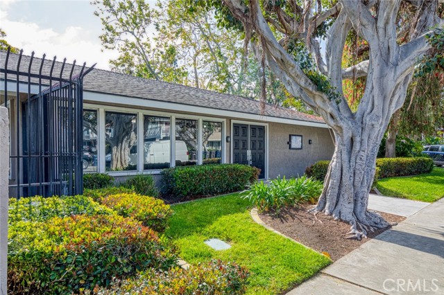 8482 Benjamin Drive, Huntington Beach CA: https://media.crmls.org/medias/1724ab90-23d9-4952-a664-79194adce51c.jpg