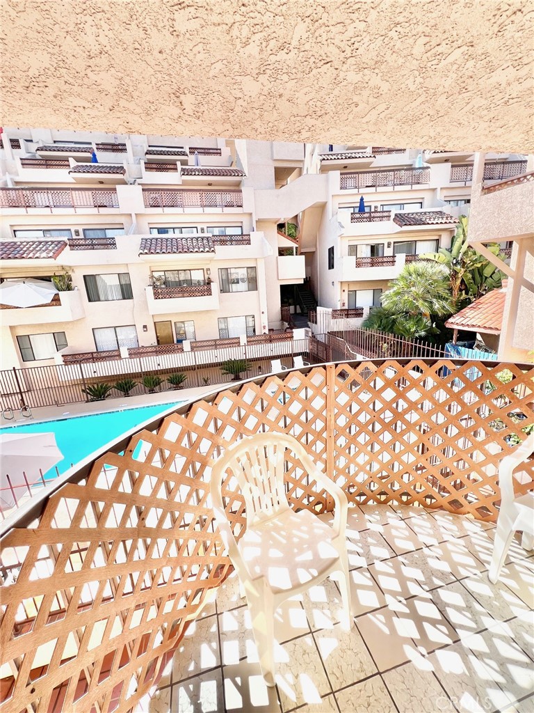 https://media.crmls.org/medias/1724cae1-e079-42de-8ae0-b9ec573fadbd.jpg?preset=X-Large
