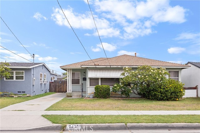 7437 Laura Street, Downey CA: https://media.crmls.org/medias/1726385f-7efe-4cf0-b586-64a8e54adcd4.jpg
