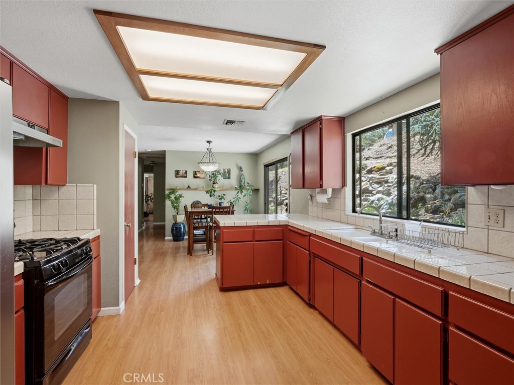 https://media.crmls.org/medias/1726c04c-cbb8-4de9-9b29-c92b627c5989.jpg?preset=X-Large