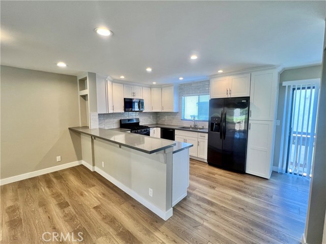 Detail Gallery Image 16 of 34 For 21730 Marylee St #27,  Woodland Hills,  CA 91367 - 3 Beds | 2/1 Baths