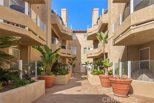 Detail Gallery Image 41 of 47 For 2000 Pacific Coast Hwy #203,  Huntington Beach,  CA 92648 - 1 Beds | 1 Baths