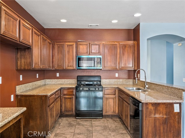 Detail Gallery Image 10 of 45 For 14400 Jeremiah, Adelanto,  CA 92301 - 5 Beds | 2 Baths